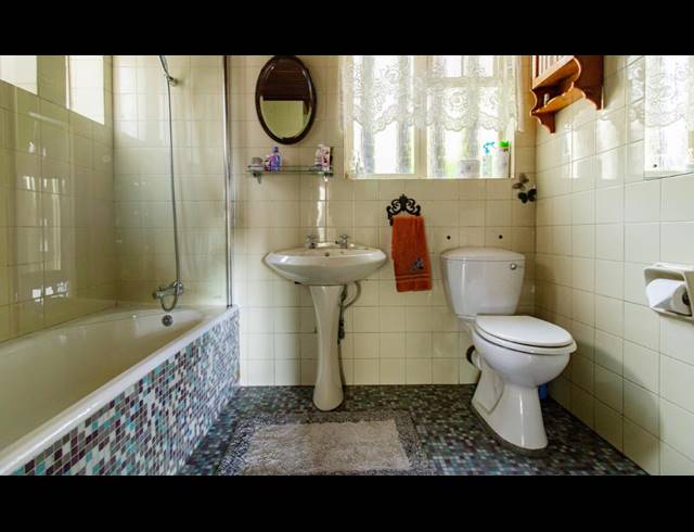 5 BEDROOM HOUSE FOR SALE IN MONDEOR